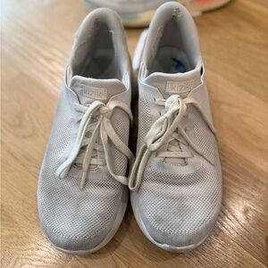 Kizik White Cream Sneakers (Used)